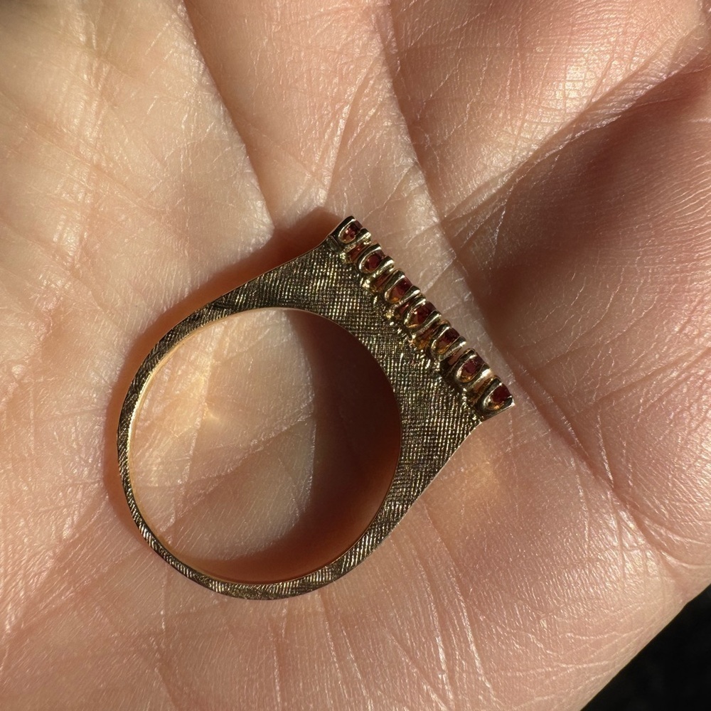Vintage Garnet and 14k gold Ring - Picture 6 of 7